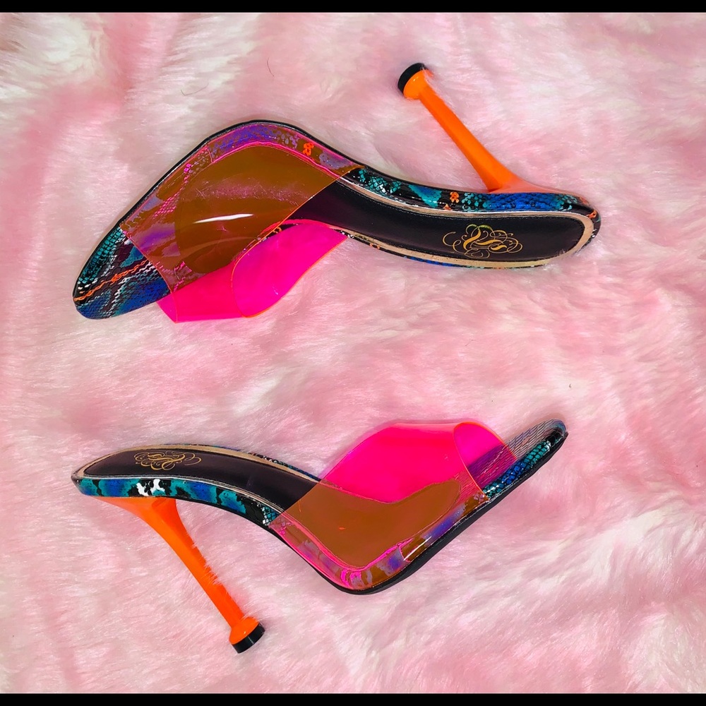 ✨✨Safaria Heels✨ - Picture 3 of 5